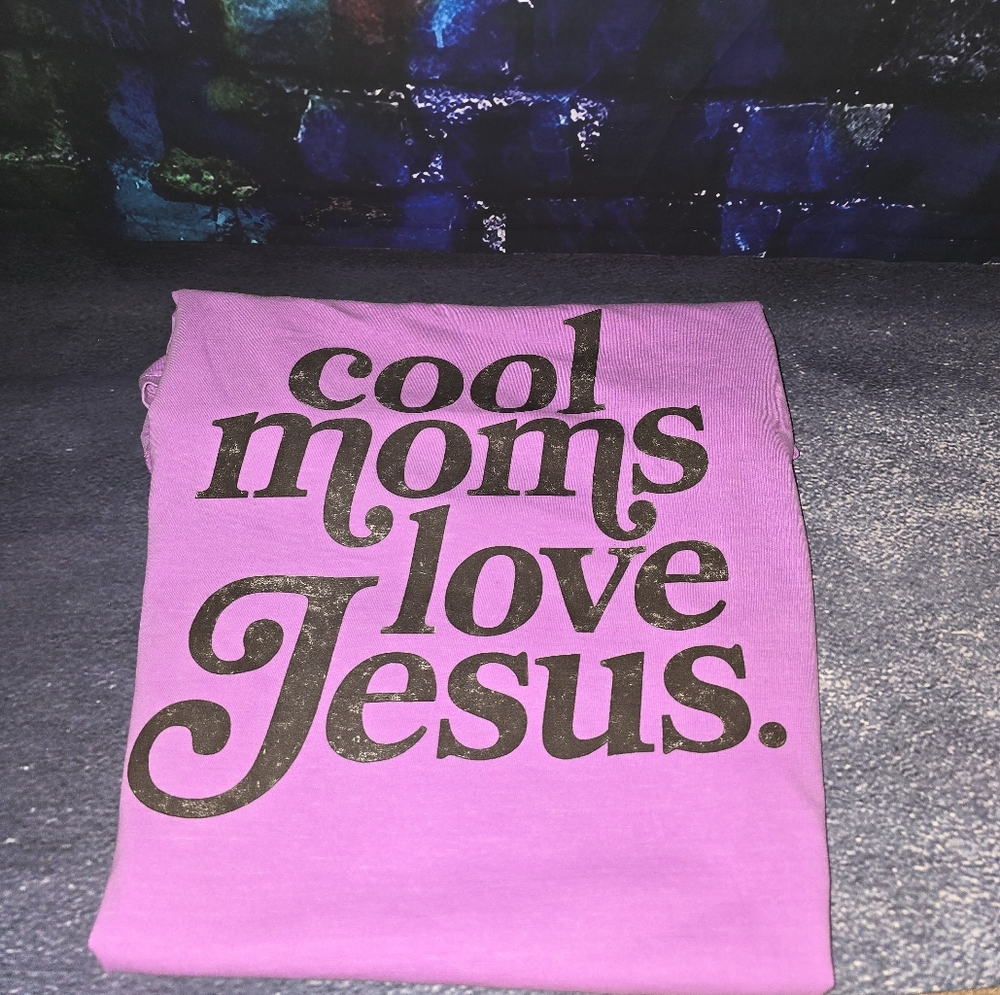 Cool Moms Love Jesus, Violet Tee